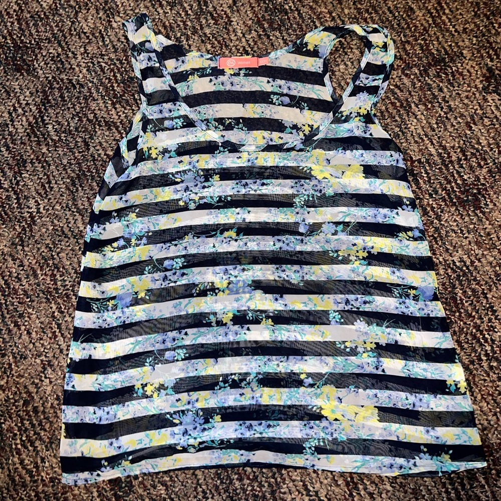 Cute flower summer shirt 💙